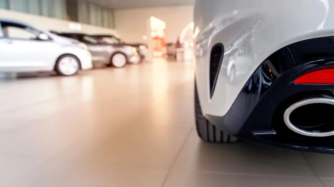 Contrôle de l'humidité et séchage pour les concessionnaires et les salles d'exposition de voitures