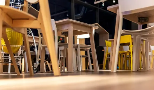 Contrôle de l'humidité et séchage pour les entrepôts de meubles en bois et de bateaux