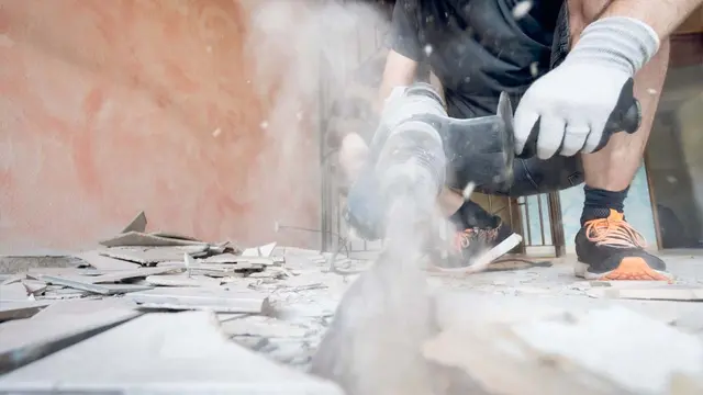 Heylo Insights Content construction worker dust 2