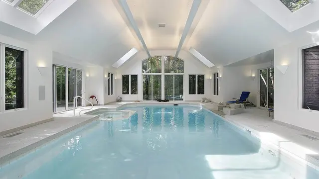 Pourquoi la déshumidification est une priorité absolue pour la construction de votre piscine intérieure