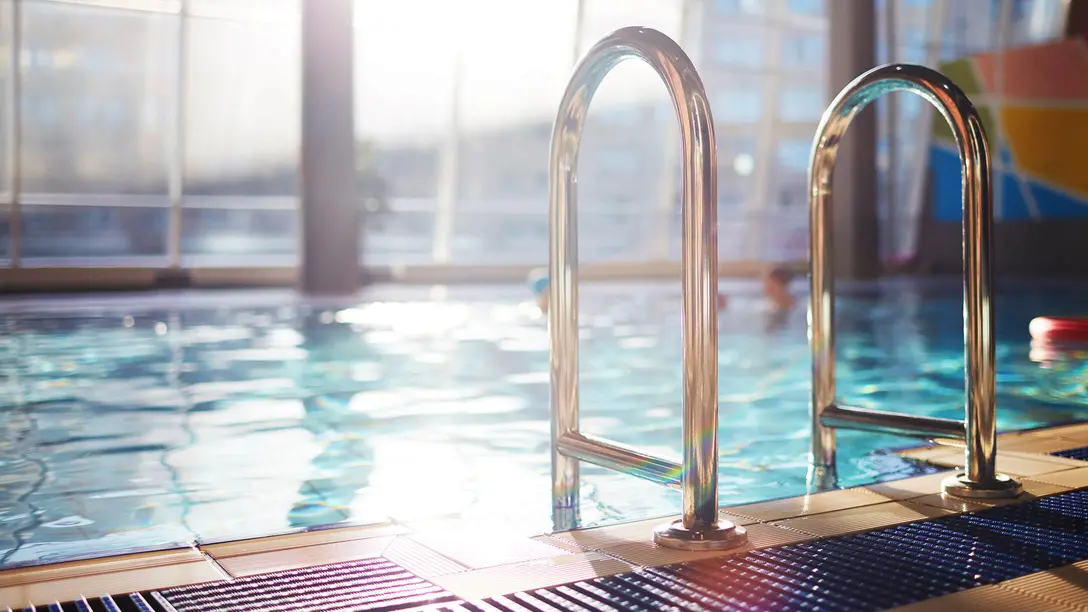 Air handling for public and commercial swimming pools