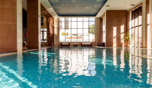 Air handling for large private swimming pools