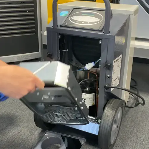 Comment installer le boîtier d'intégration dans un déshumidificateur Dantherm CDT