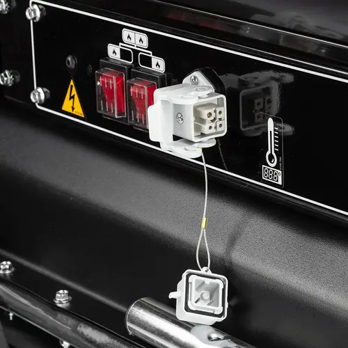 Master B 300 close up2 web