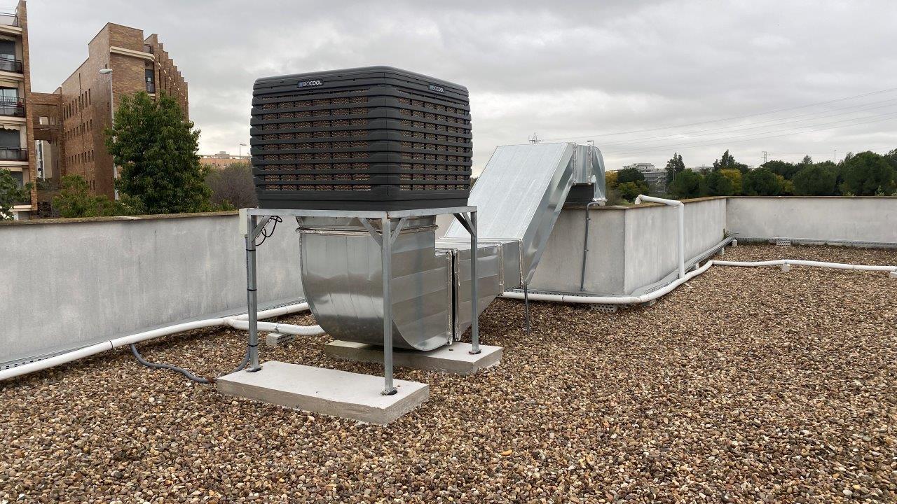 Evaporative cooler on roof